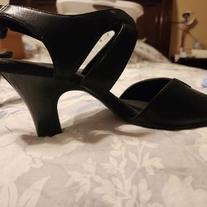 Ladies size 9 Aerosoles Heelrest open toed heeled sandal black